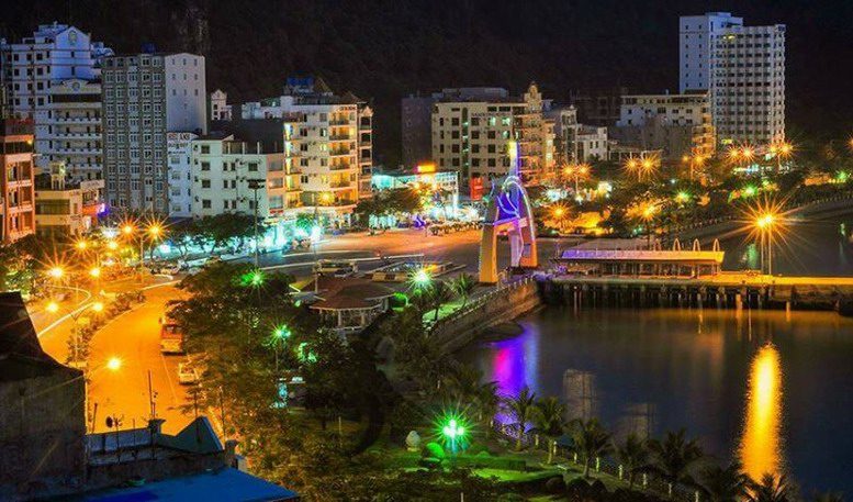 Popular activities at night for visitors in Cat Ba island Popular activities at night for visitors in Cat Ba island