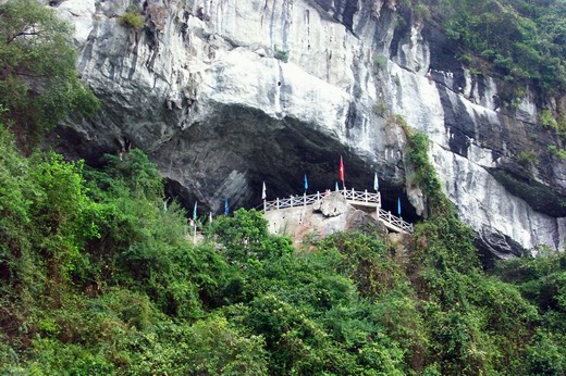 Visit Halong mountain caves Visit Halong mountain caves