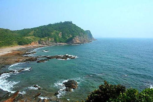 Cong Tay island in Halong bay